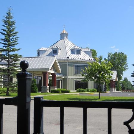 Hotel St-Bernard Saint-Bernard-de-Lacolle Kültér fotó
