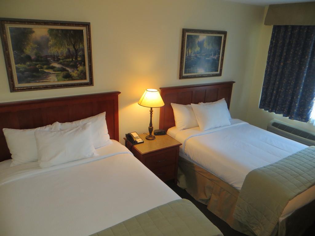 Hotel St-Bernard Saint-Bernard-de-Lacolle Szoba fotó