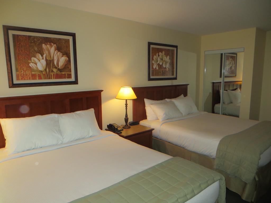 Hotel St-Bernard Saint-Bernard-de-Lacolle Szoba fotó