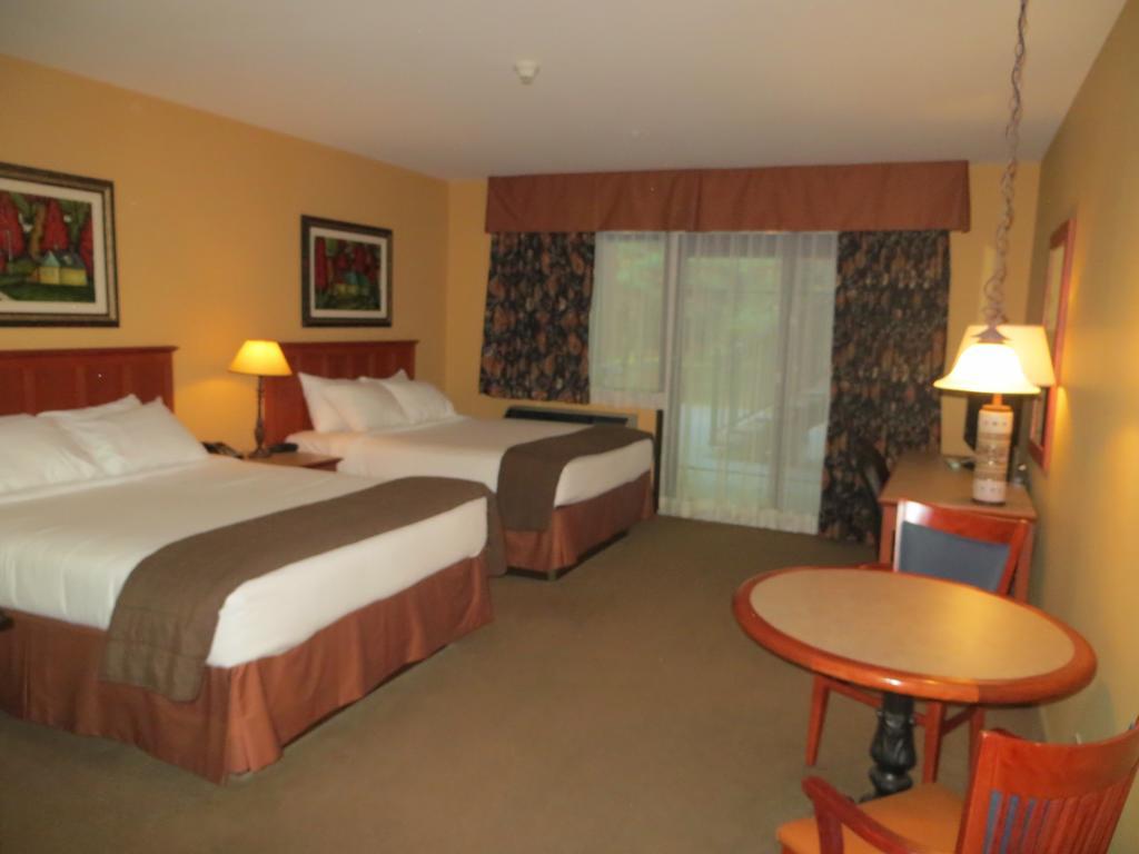 Hotel St-Bernard Saint-Bernard-de-Lacolle Szoba fotó