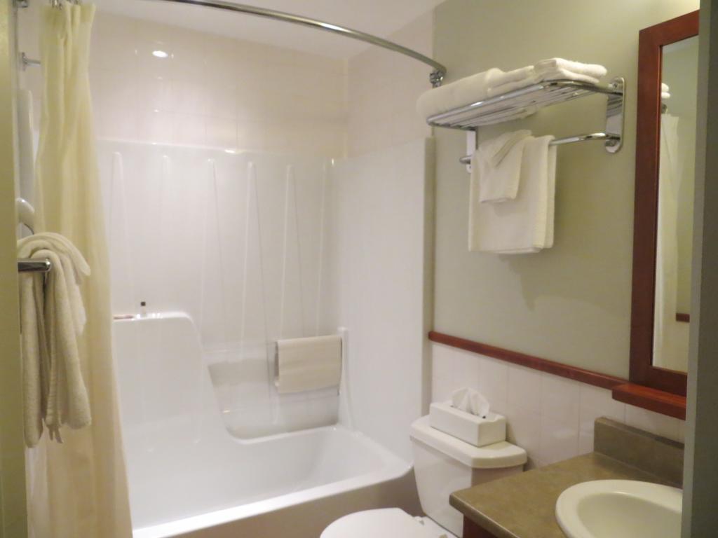 Hotel St-Bernard Saint-Bernard-de-Lacolle Szoba fotó
