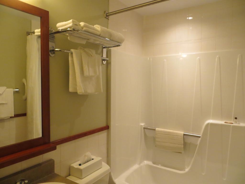 Hotel St-Bernard Saint-Bernard-de-Lacolle Szoba fotó