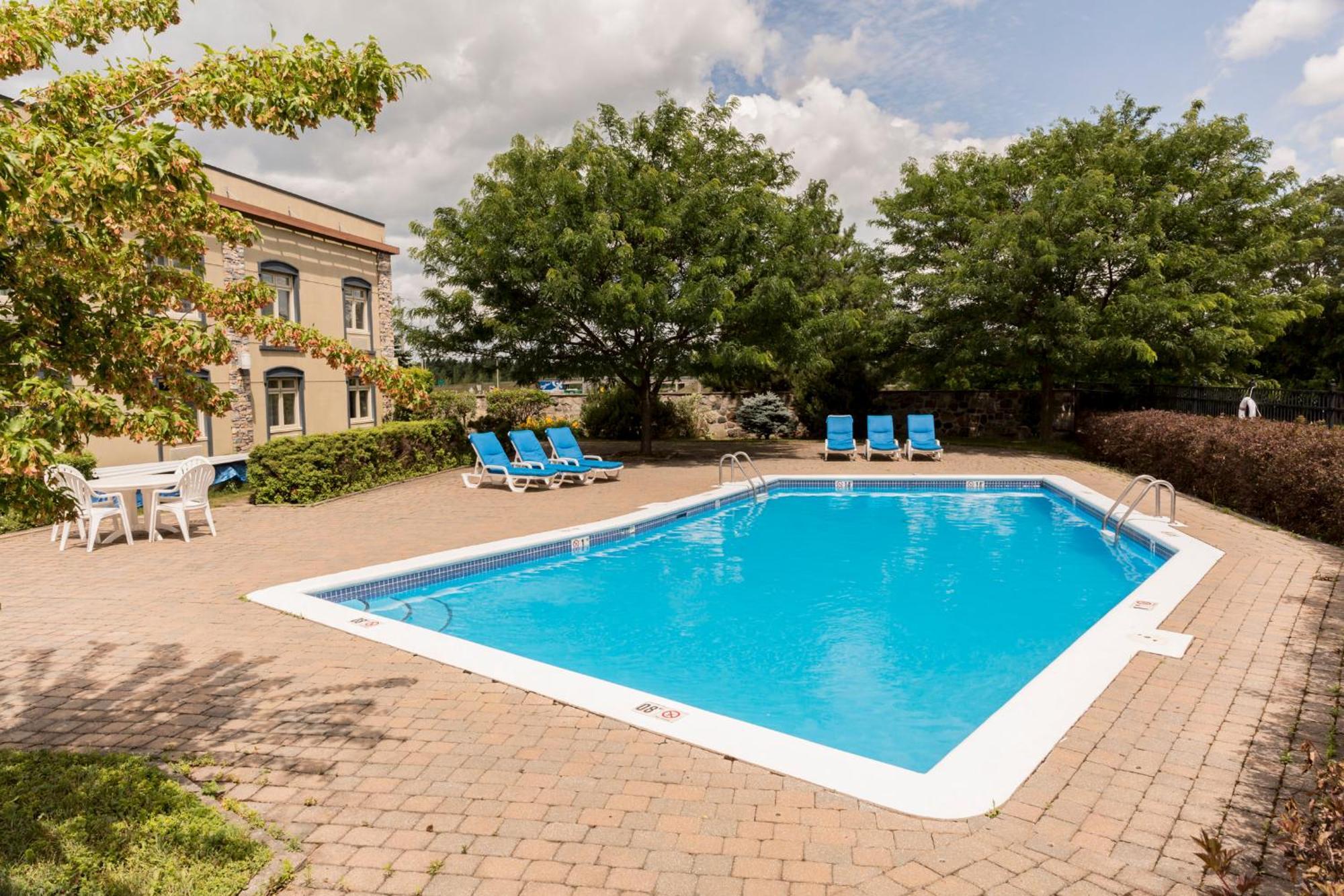 Hotel St-Bernard Saint-Bernard-de-Lacolle Kültér fotó