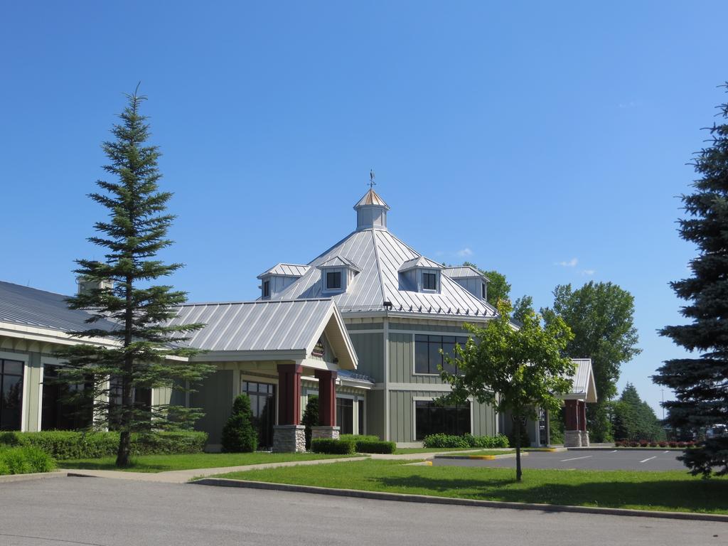 Hotel St-Bernard Saint-Bernard-de-Lacolle Kültér fotó