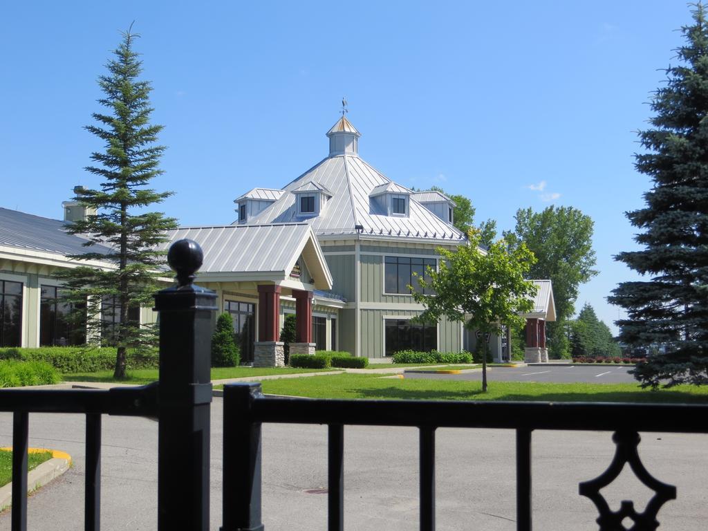 Hotel St-Bernard Saint-Bernard-de-Lacolle Kültér fotó